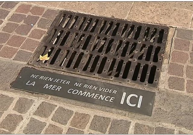 Des plaques sensibilisent les passants à la pollution des eaux