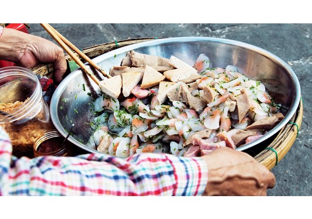 Alimentation en vacances : les conseils pour ne pas tomber malade à l’étranger