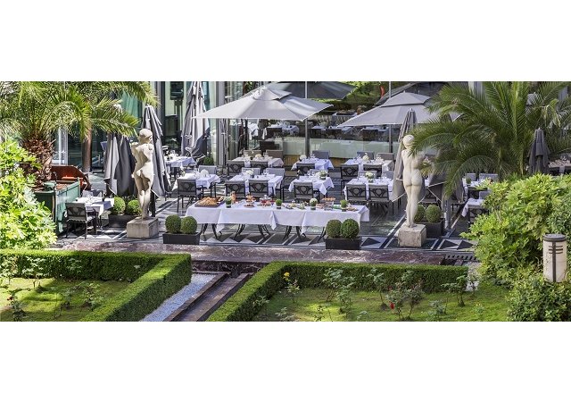 Sur les toits, en jardin, dans des palaces... 